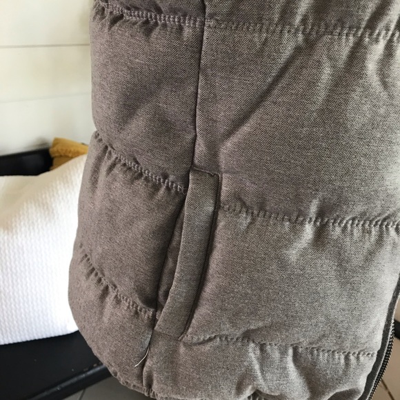 OLD NAVY Gray Herringbone Pattern Puffy Vest - XS - Picture 4 of 9